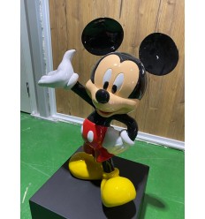 FIGURA MICKEY MOUSE SOBRE CAJÓN