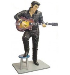 ELVIS PRESLEY TOCANDO LA GUITARRA