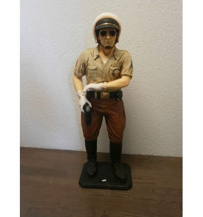 ESTATUA POLICIA PEQUEÑO