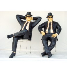 THE BLUES BROTHERS SENTADOS